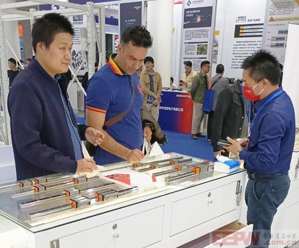 滚珠导轨和滚柱导轨在维护上有什么区别？