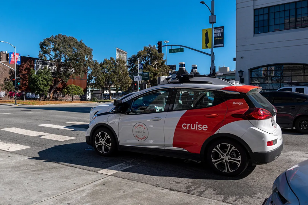 克鲁斯的无人驾驶机器人出租车正在凤凰城和奥斯汀接受乘客