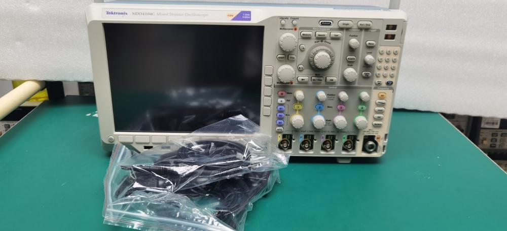 美国泰克MDO4104C数字示波器