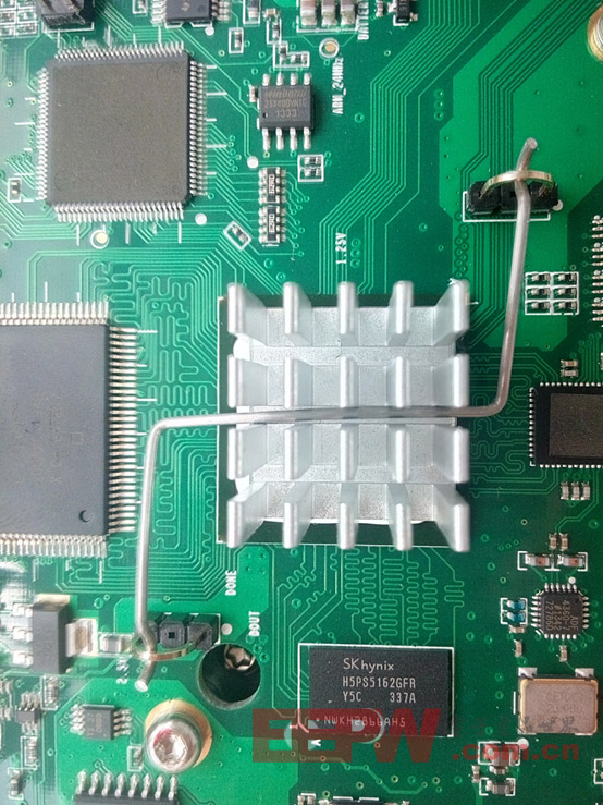 RIGOL普源精电 MSO1104Z 示波器拆解之主控芯片（FPGA）及外围芯片