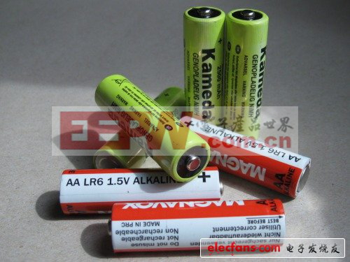 三个AA不可充电电池或者四个AA充电电池