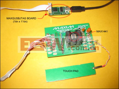 圖2. MAX1441應(yīng)用電路板和MAXQUSBJTAG-KIT連接配置