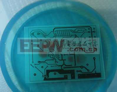 自制感光电路板制作PCB的过程（5）